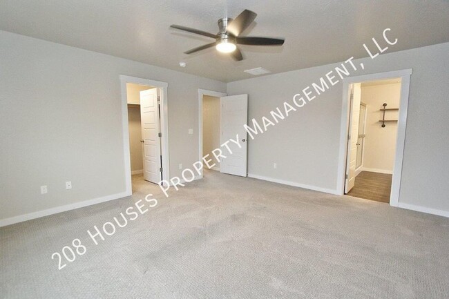 Building Photo - Clean Home w/Spacious Floor-Plan