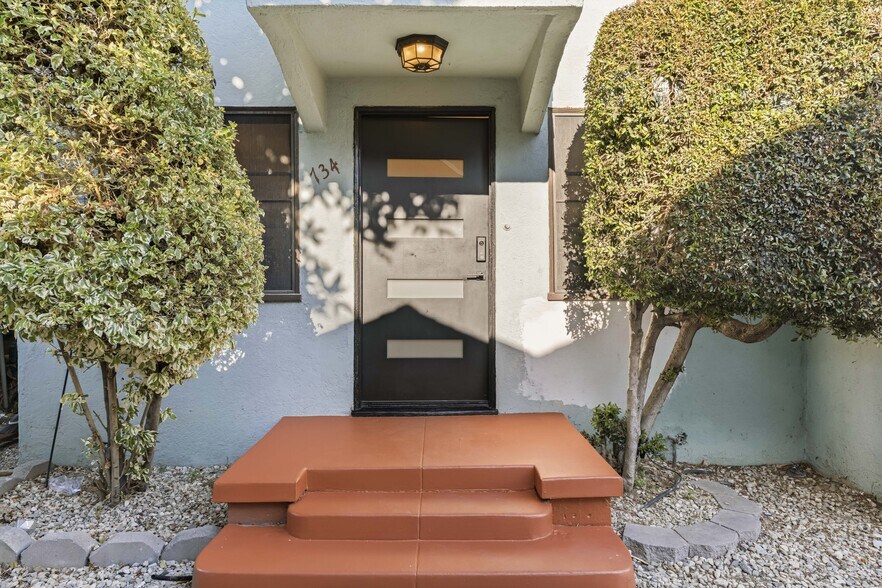 Building Photo - 734 Redondo Ave