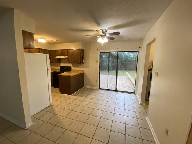 Building Photo - House for Rent