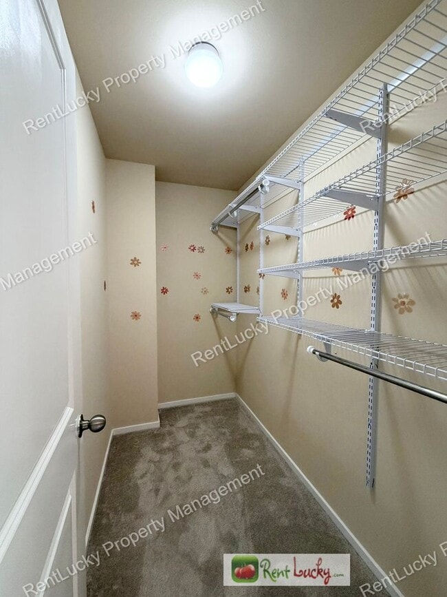 Building Photo - FANTASTIC 5 Bedroom Home in Bothell w/ Smart Lights and Gorgeous Kitchen!