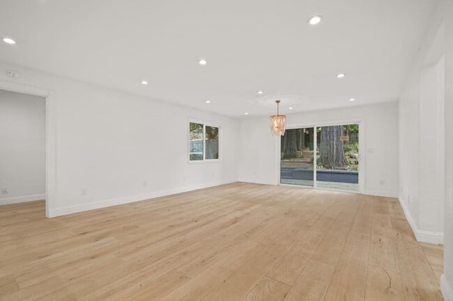 Building Photo - 789 Cañada Rd