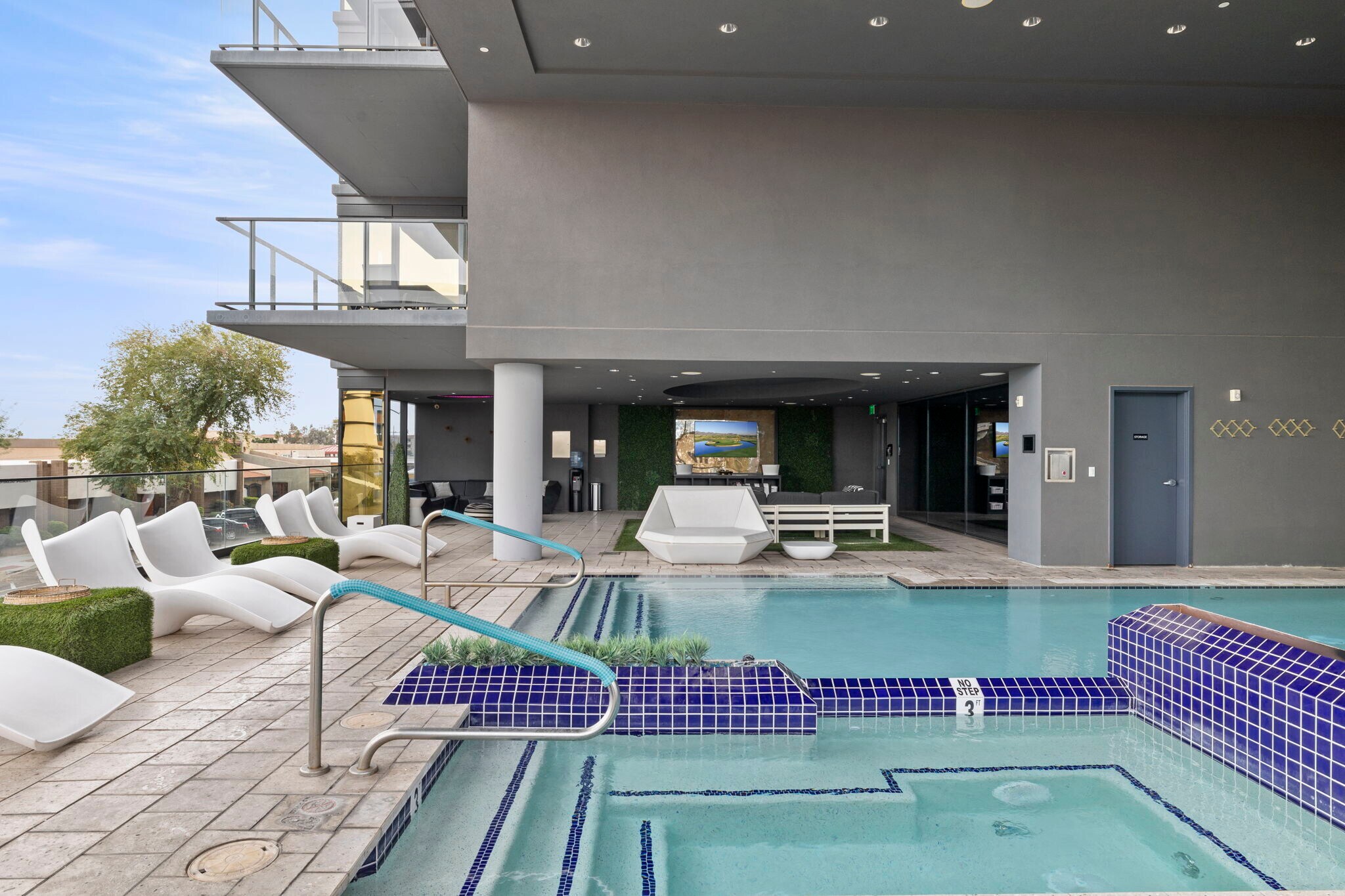 Large hot tub - 4422 N 75th St