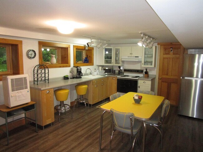 Building Photo - 4591 VT-30