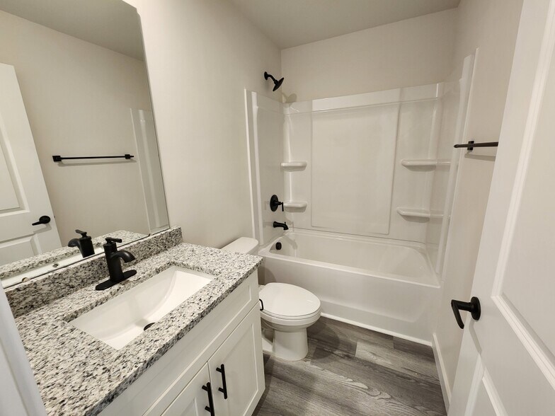 Bath - 1216 12th St NE