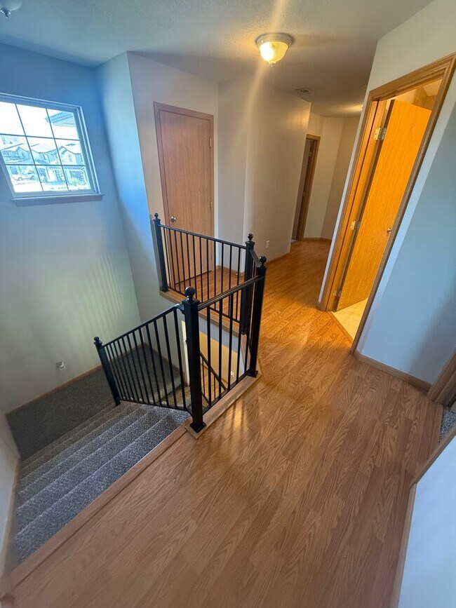 Building Photo - Spacious 3 bedroom, two level duplex in Raymore with new flooring!