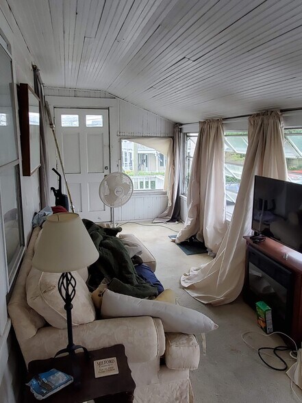 Building Photo - 1046 E Broadway