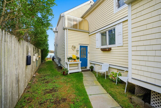 Building Photo - 205 Hillspoint Rd