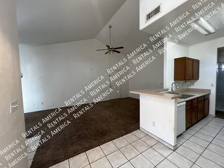 Building Photo - 6338 S Colonial Way