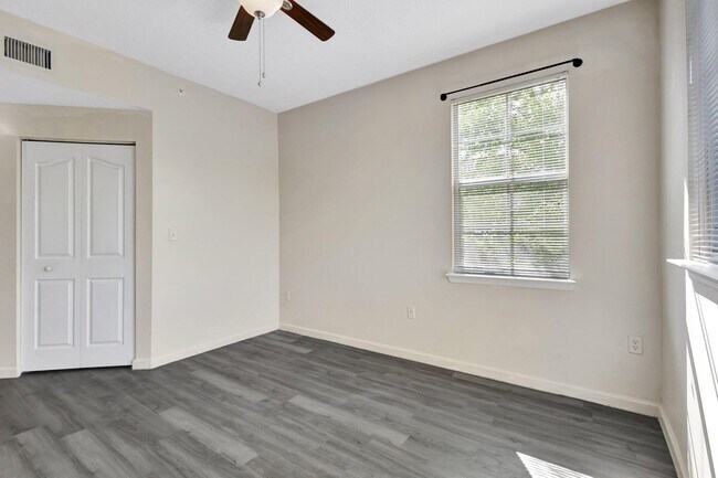 Building Photo - 9833 Baywinds Blvd