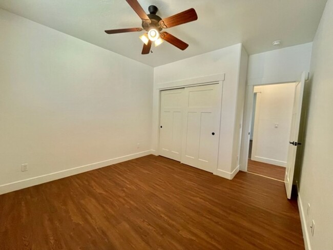 Building Photo - Beautiful 3BR/2BA Townhome Near Lake Pagos...