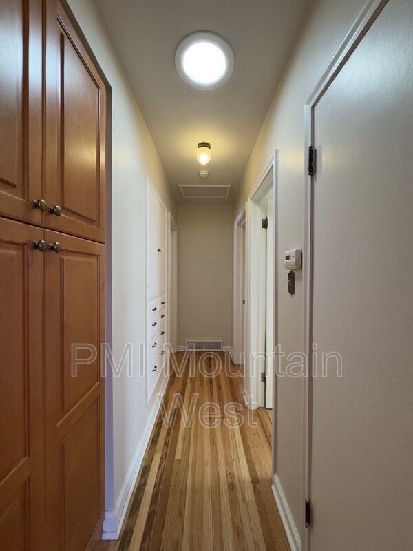 Building Photo - 1878 E Stratford Ave