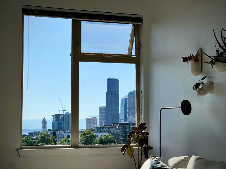 Building Photo - 425 23rd Ave S