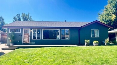 Building Photo - 4870 E Kansas Dr