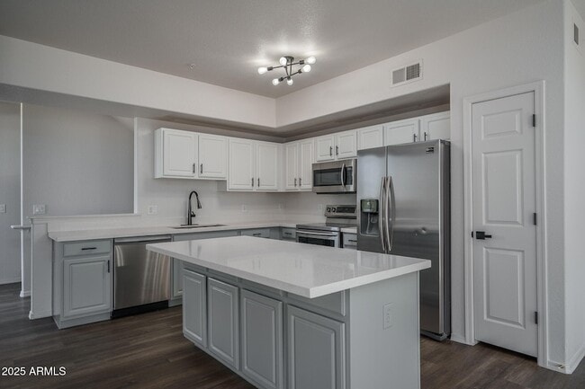 Building Photo - 18250 N Cave Creek Rd
