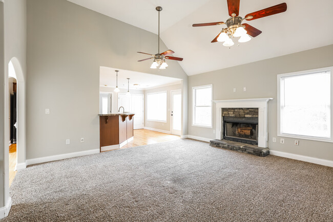 Building Photo - Spacious 5-Bedroom Home