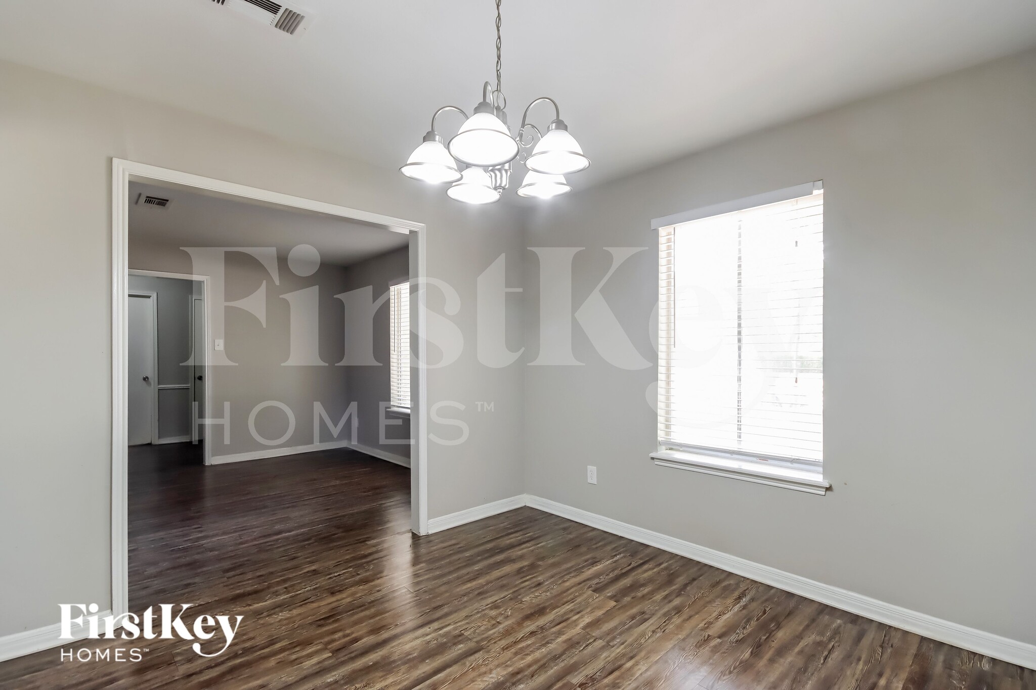 Building Photo - 5603 Sheraton Oaks Dr