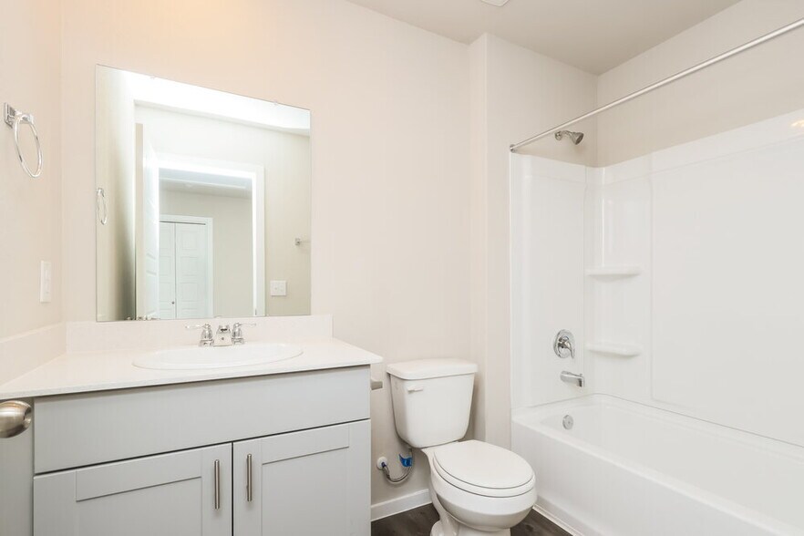 Building Photo - 530 Dalloway St