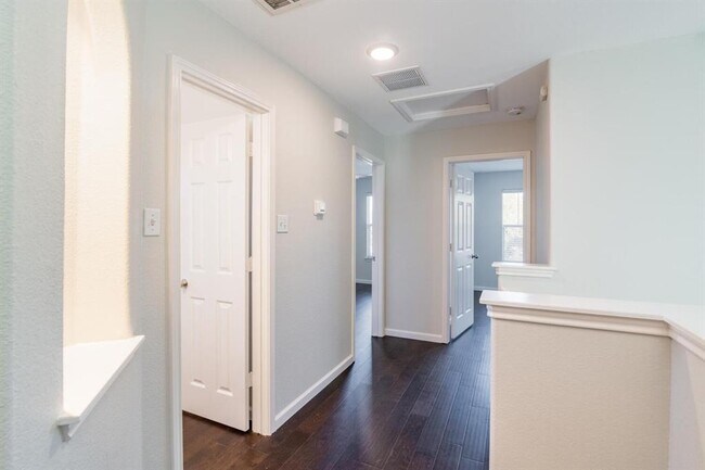 Building Photo - 9628 Beechnut Dr