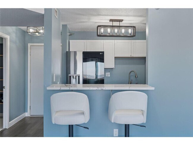 Building Photo - 66 9th St E