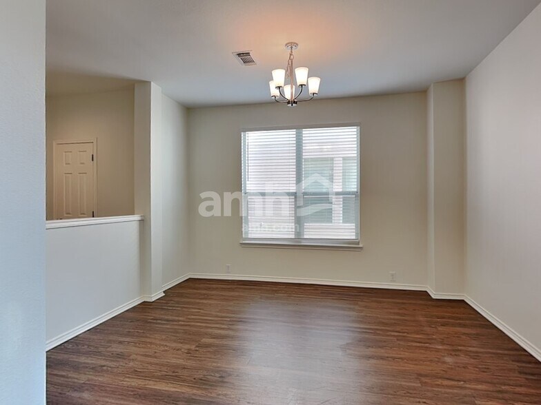 Building Photo - 26139 Flinton Dr