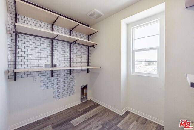 Building Photo - 27639 Sawtooth Ln