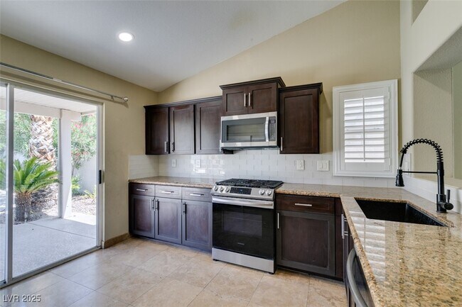 Building Photo - 9530 S Soloshine St