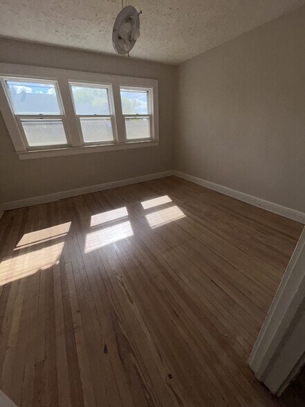 Building Photo - 811 N Dequincy St