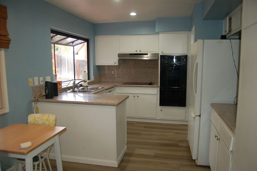 Building Photo - 211 Tanforan Ln
