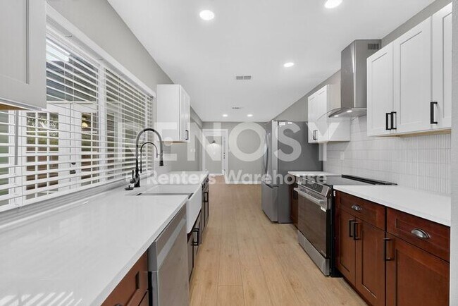 Building Photo - Renovated in Allen Ready to Be Your Home