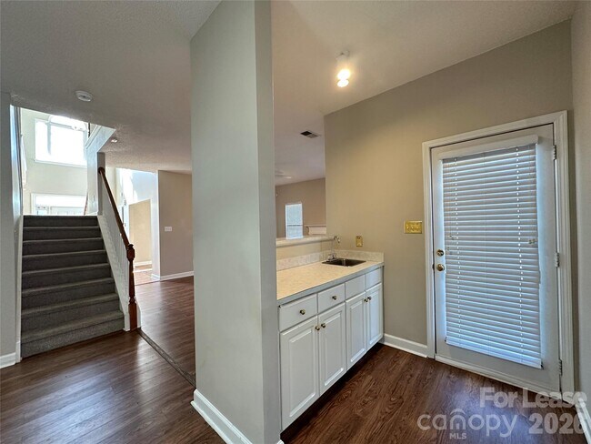 Building Photo - 5650 Berry Ridge Dr