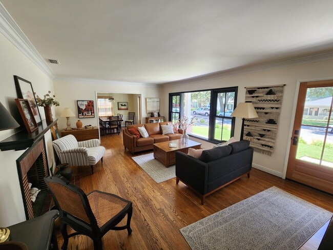 Building Photo - 1230 Oak Cir Dr