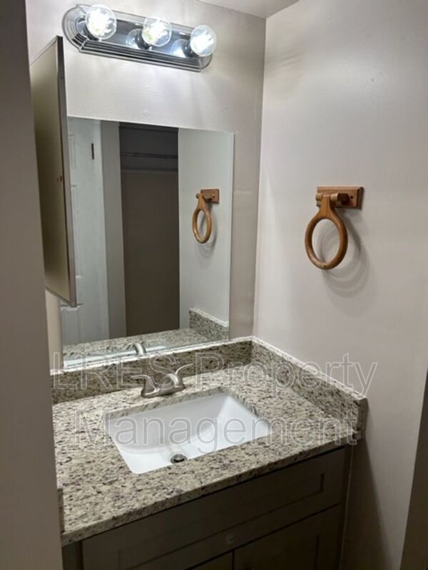 Building Photo - 4562 Lighthouse Cir