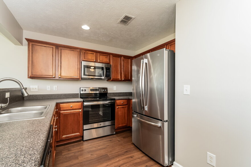 Building Photo - 1025 Lakewalk Dr