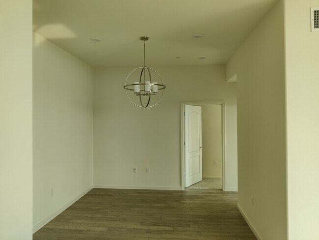 dining - 241 Llano De Los Robles Ave