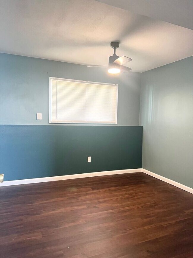 Building Photo - Gorgeous 4 bedroom, 2 bath Home with 2 car attached garage In NW Loveland, Colorado