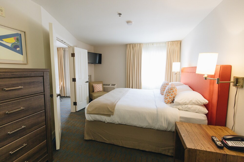 Furnished Unit - 2525 Ashland St