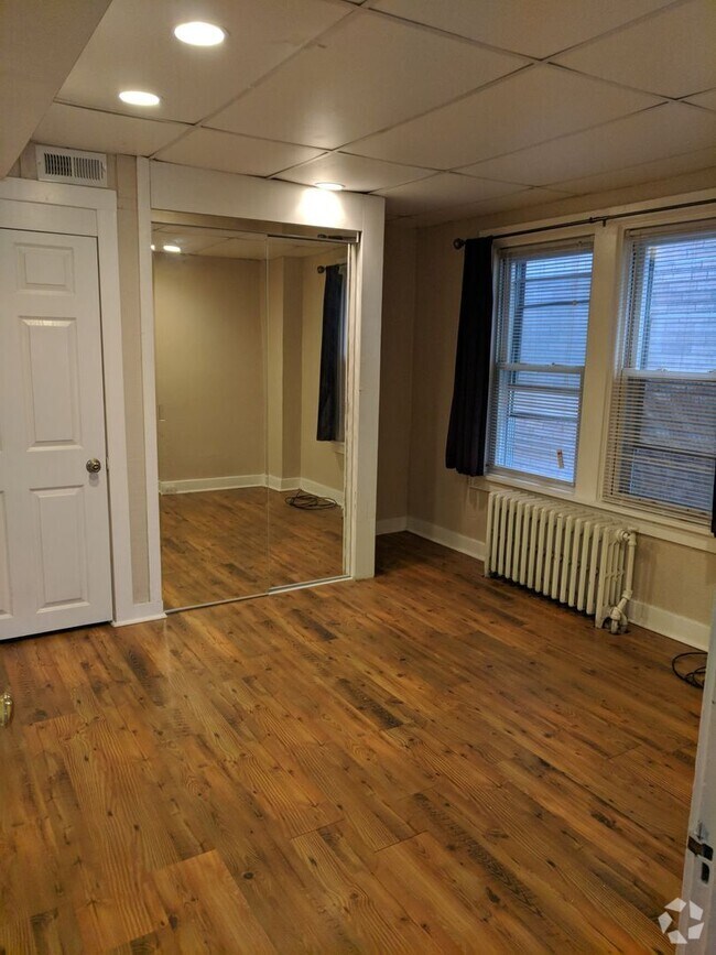 Building Photo - South Oakland Large and renovated 3 bedroo...