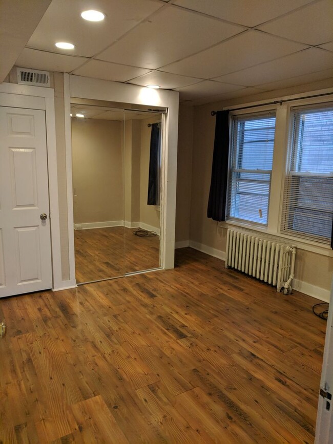 Building Photo - South Oakland Large and renovated 3 bedroo...