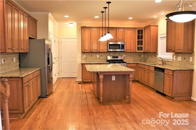 Building Photo - 913 Lillieshall Rd