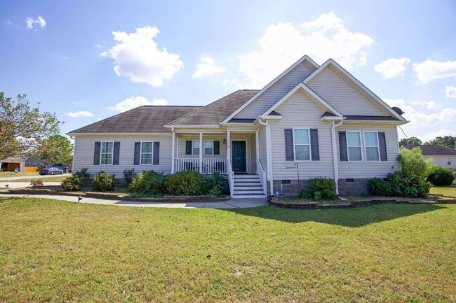 Building Photo - Charming 3 BR/2BA Ranch with fully fenced ...