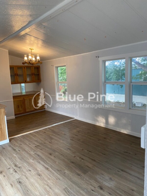 Building Photo - 925 Wilson Ave