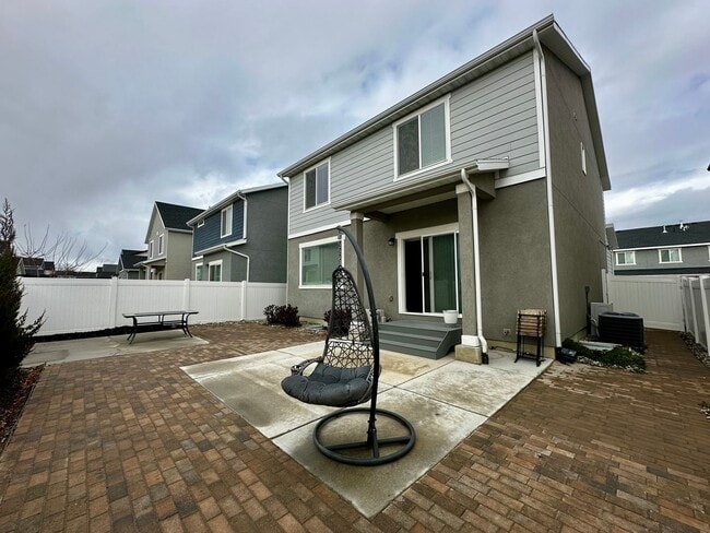 Building Photo - Great Lehi Home Now Available!