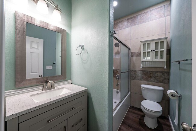 Building Photo - CUSD Home, 3BR/1BA, Modern Updates - Built...