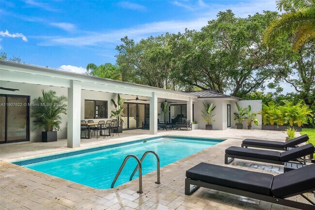 Building Photo - 15121 SW 69th Ct