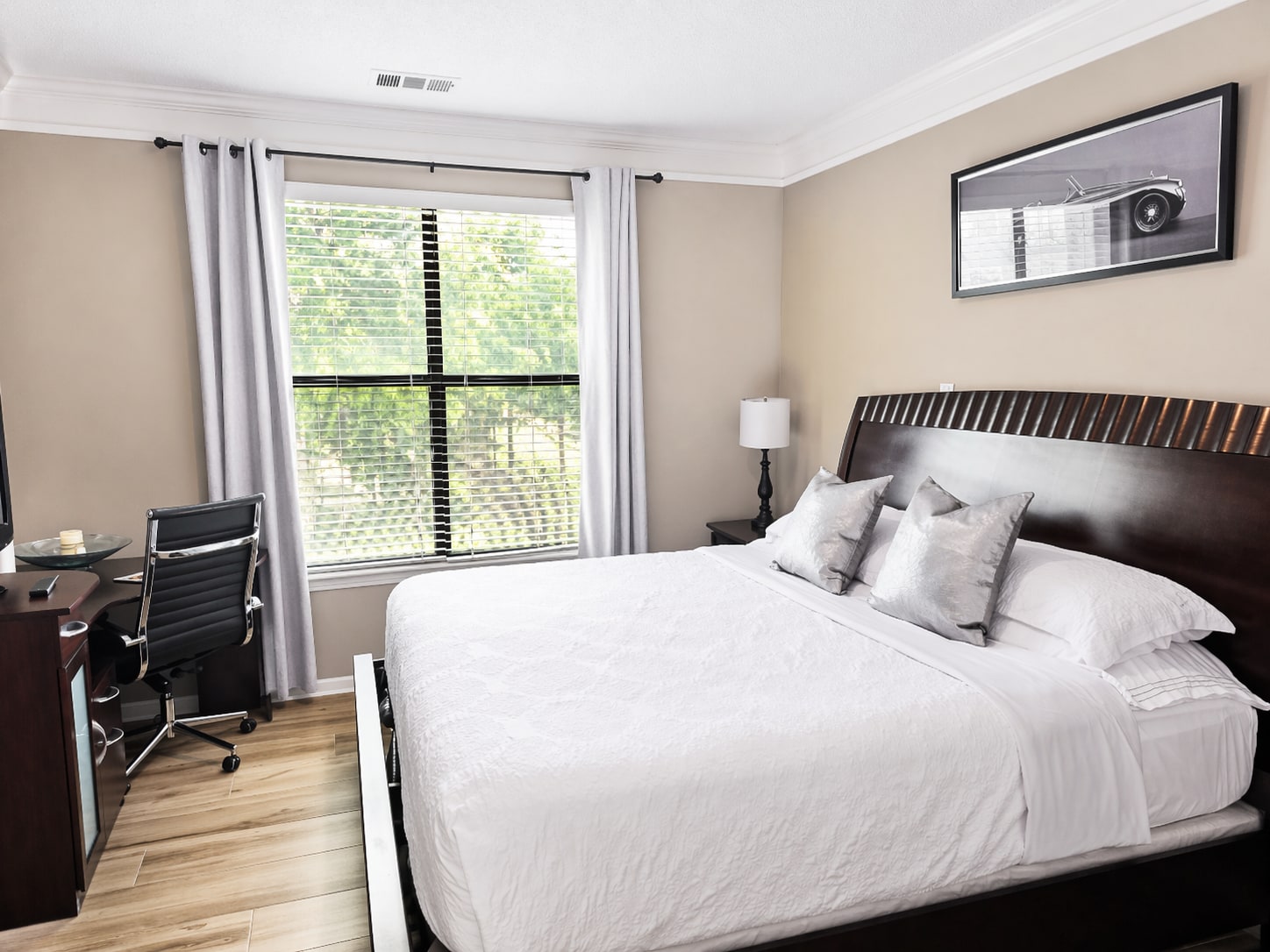 Bedroom room with King Bed - 401 16th St NW