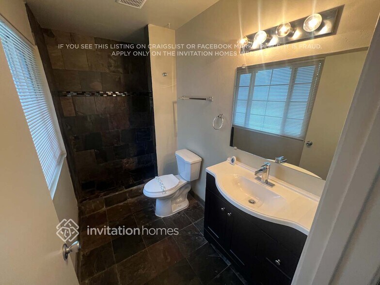 Building Photo - 1305 Morrison Dr