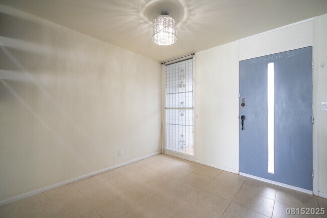 Building Photo - 3 Bed 3 Bath in Laulea Townhomes