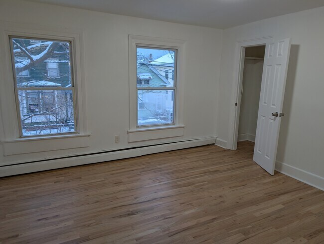 Building Photo - 64 Liberty St