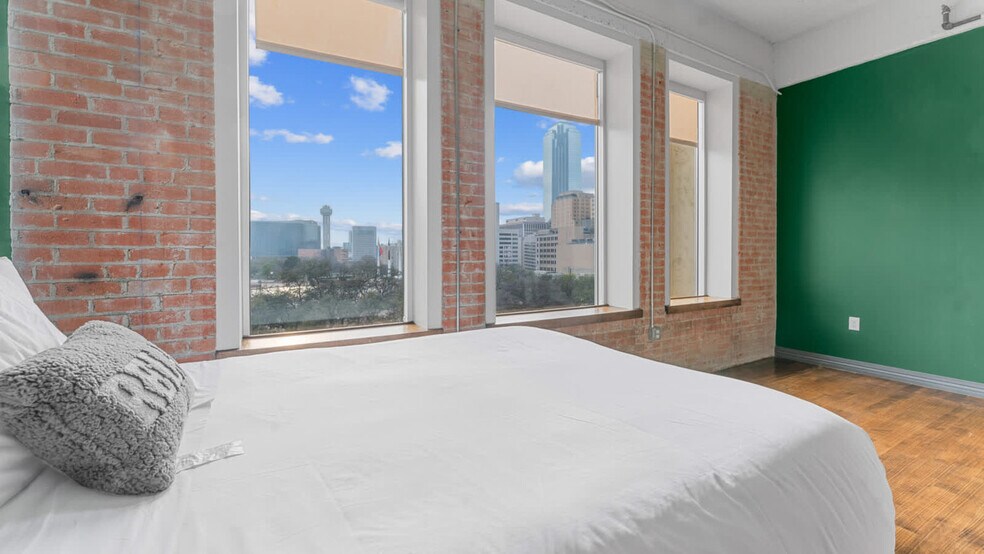 Building Photo - 500 S Ervay St