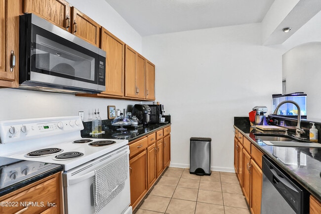 Building Photo - 7990 Baymeadows Rd E